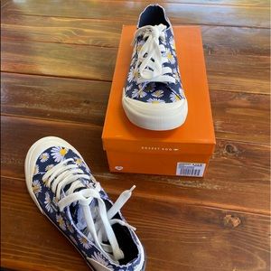 Jazzin Navy Daisy Sneaker Rocket Dog